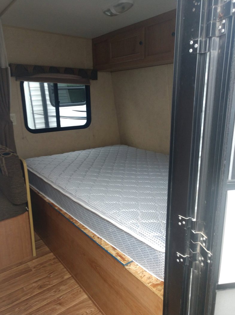 2013 20' Skyline Skycat 186B photo 3