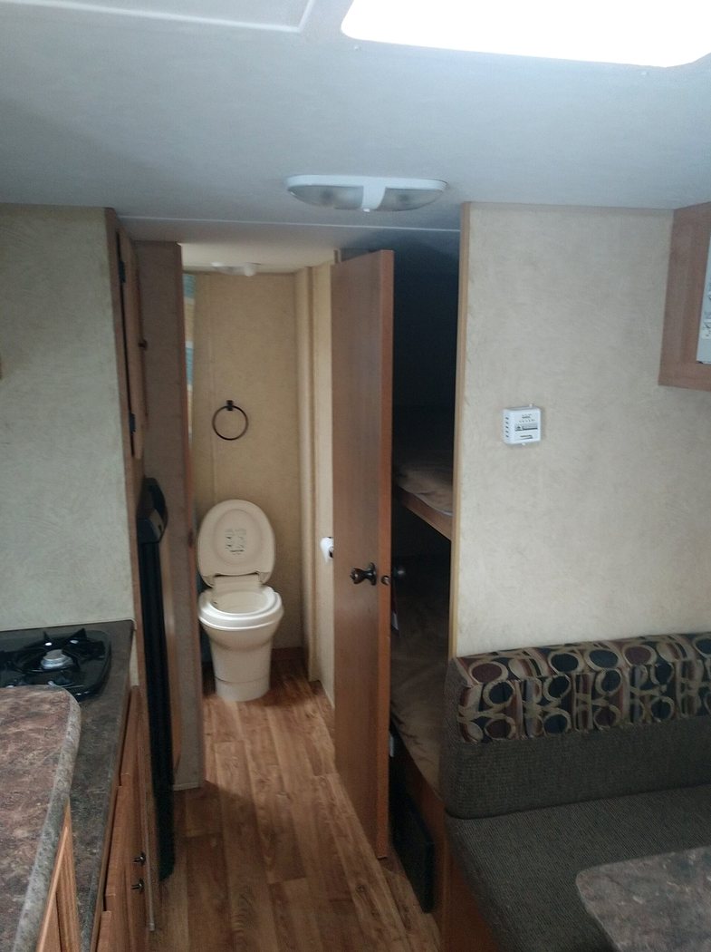 2013 20' Skyline Skycat 186B photo 6