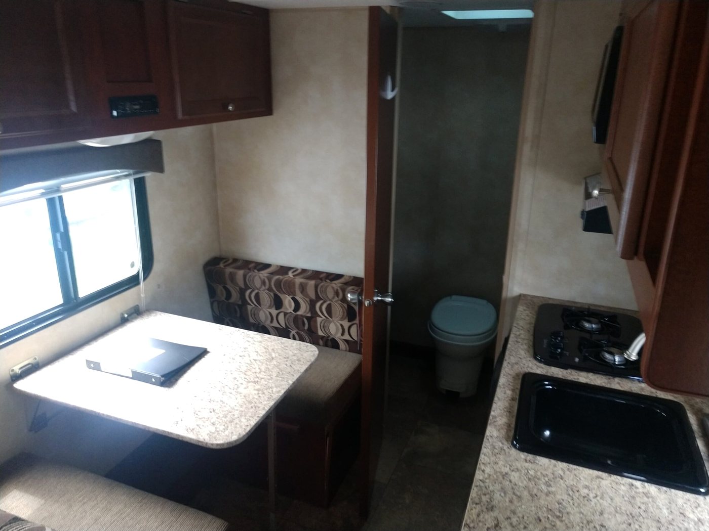 2014 21' Coachmen Clipper 17FQ photo 3