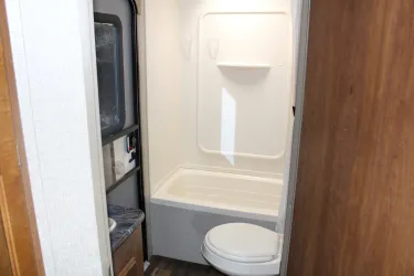 2018 32' Keystone Springdale SM2820BH photo 5